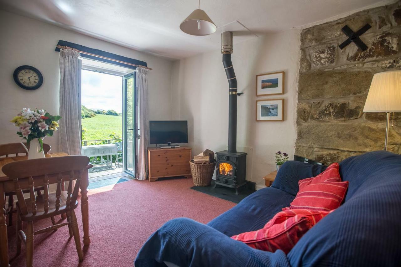 Cwm Connell Coastal Cottages Moylgrove Esterno foto