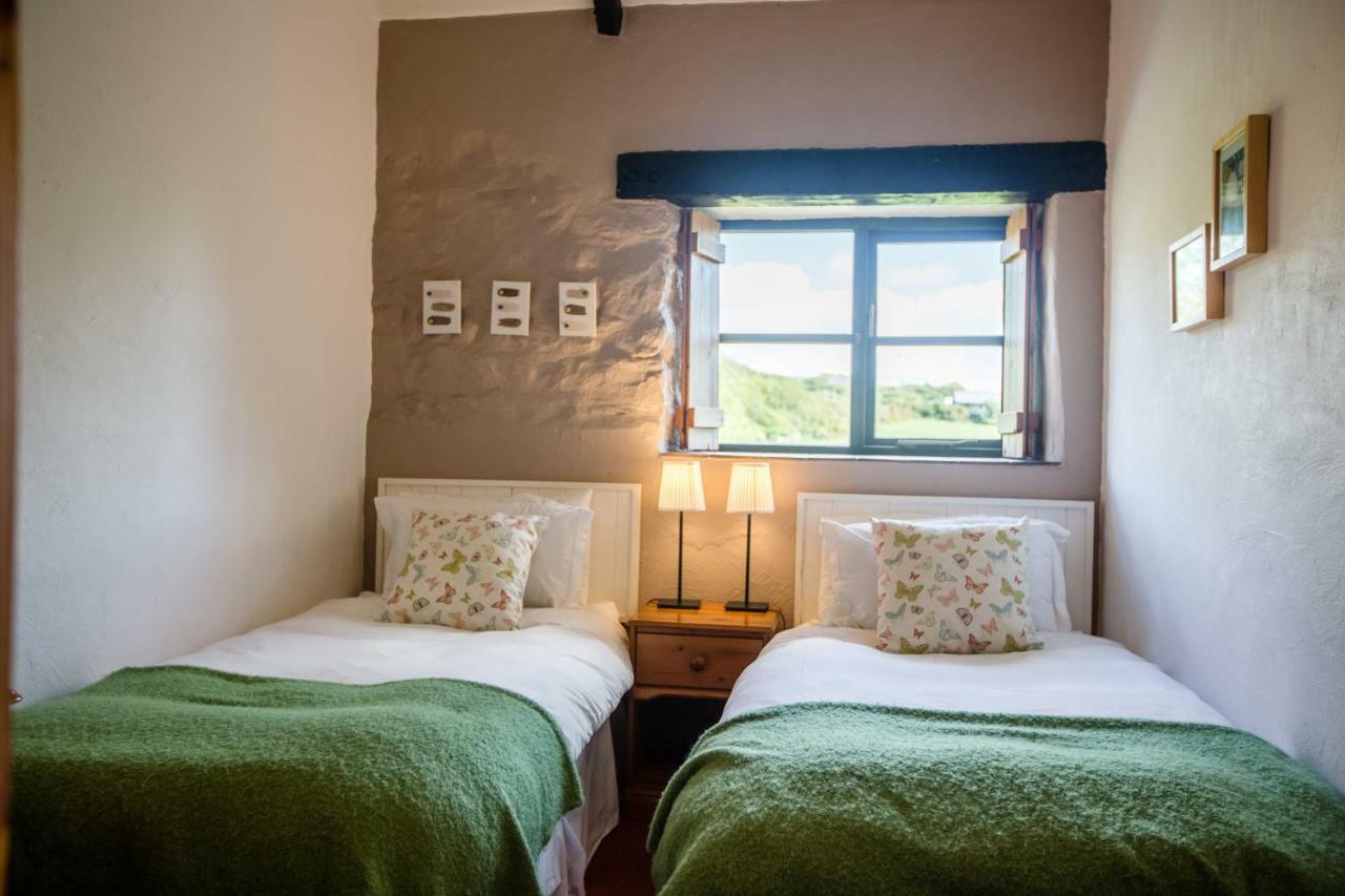Cwm Connell Coastal Cottages Moylgrove Esterno foto